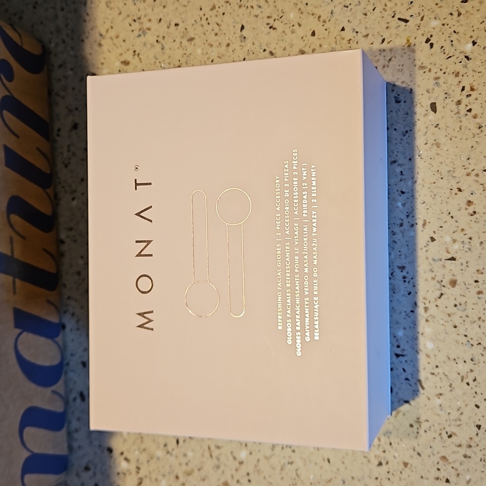 Monat Refreshing Facial Globes